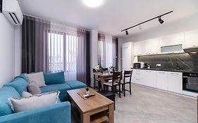 1-Bedroom Apartment With Free Private Parking